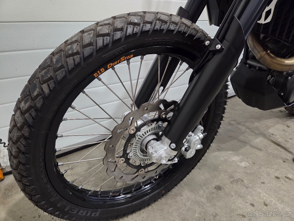 KTM 690 Enduro R - 12