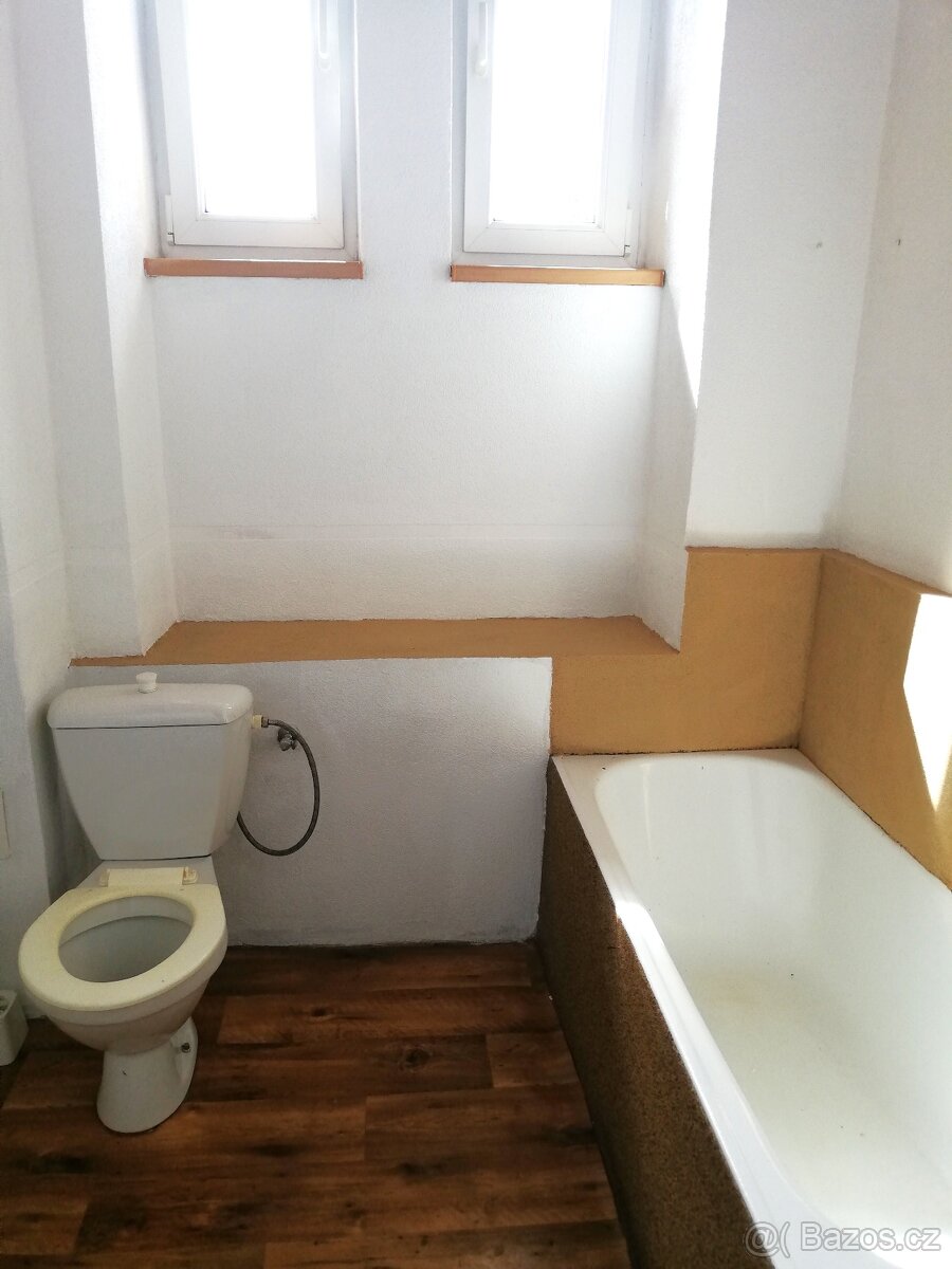 Lužná u Rakovníka - družstevní byt 3+1 - 12