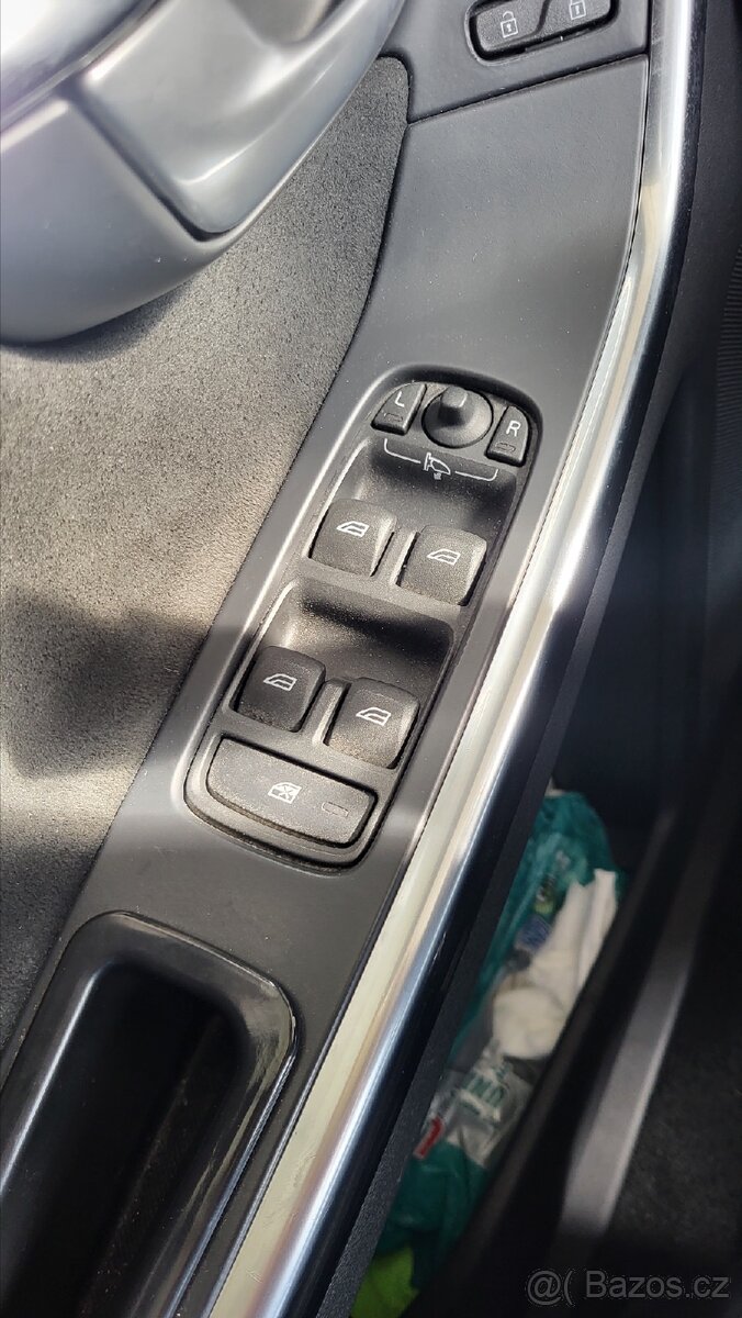 Volvo XC60 R-Design D5/2,4L 158KW - 12