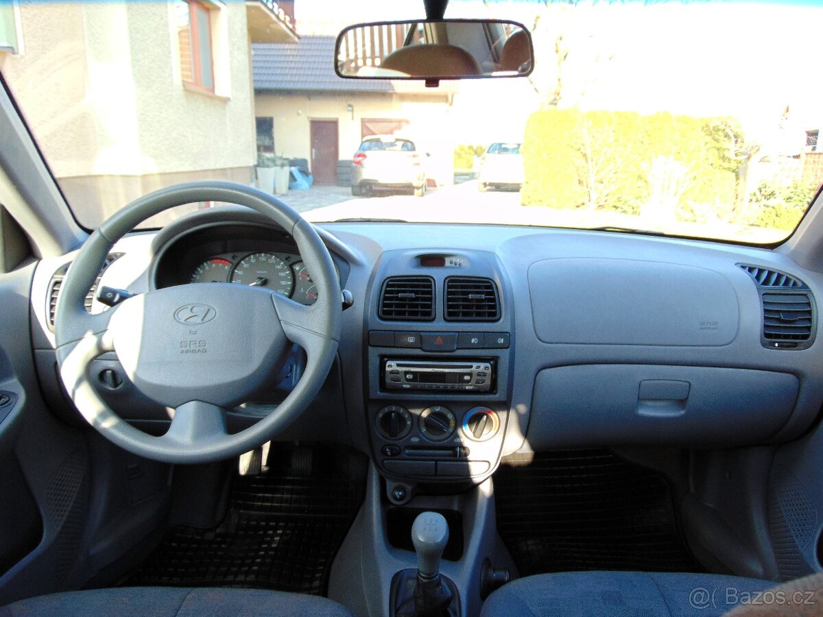 HYUNDAI ACCENT 1.3,PŮVOD ČR,1.MAJ.,KLIMA,SERVISKA - 12