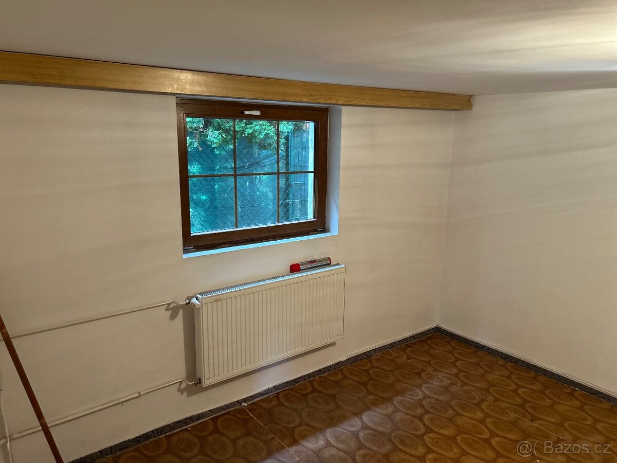 Komplex dvou chat s velkou garáži a pozemkem - 12