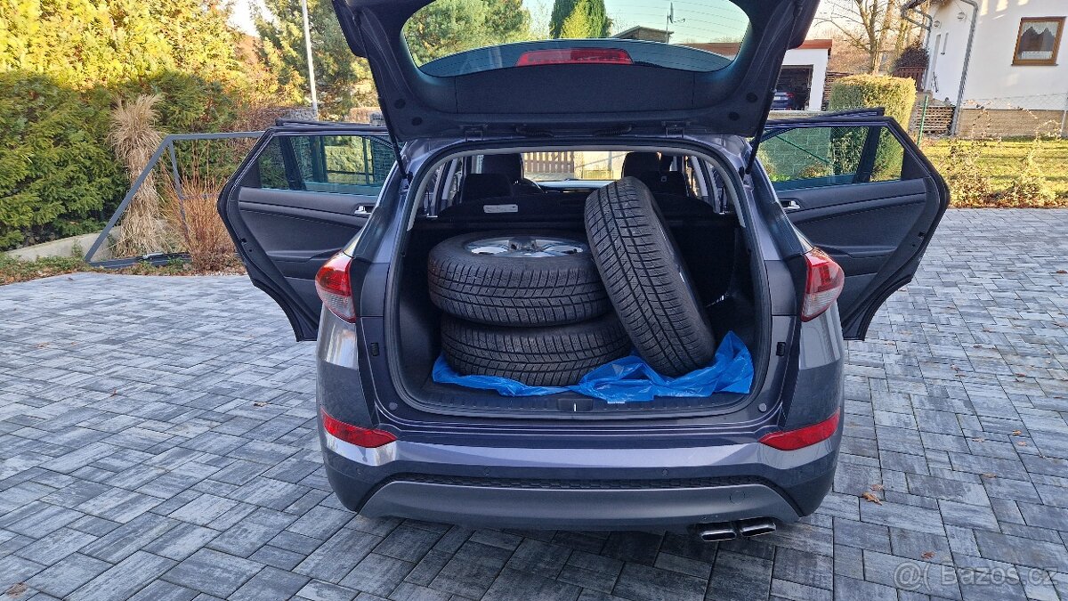 HYUNDAI TUSCON 4x4 2.0 CRDI 100KW.NAVI.KAMERA.TAŽNÉ 8x ALU. - 12
