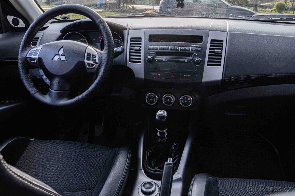 Mitsubishi Outlander 2.2 DI-D - 12
