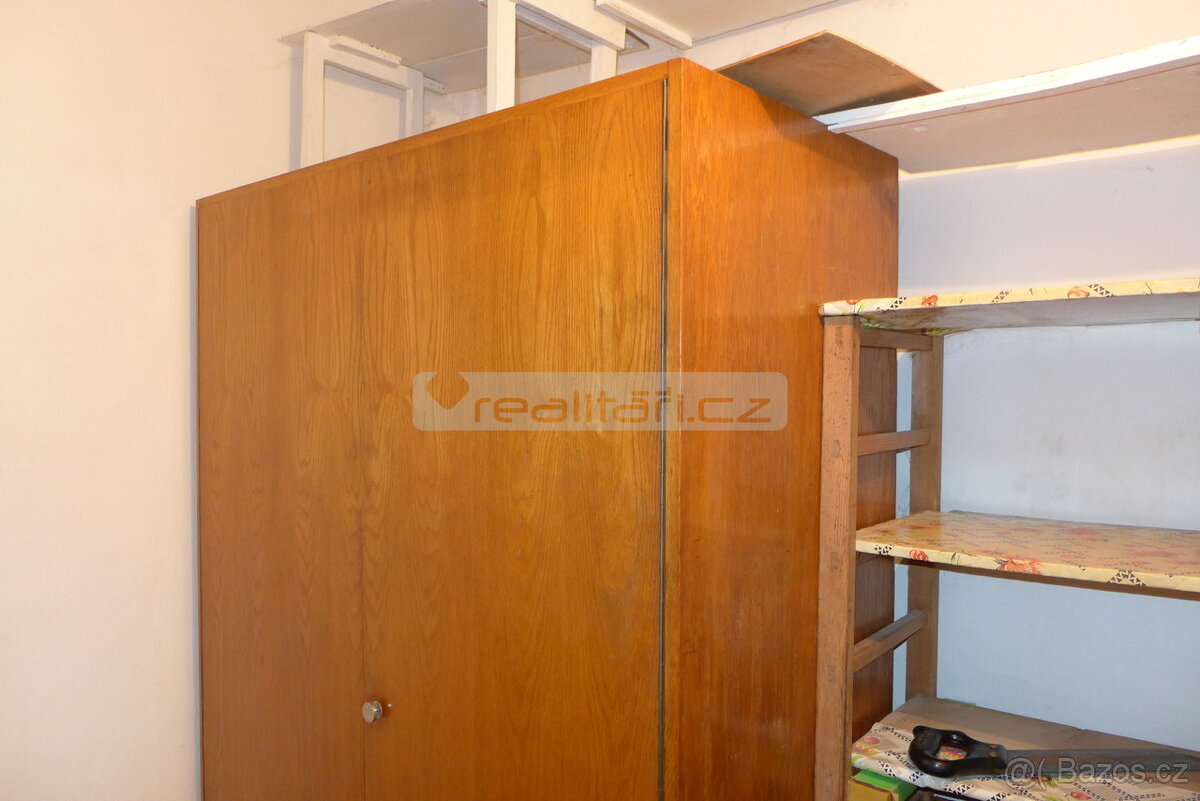 Prodej prostorného cihlového bytu 3+1 s balkonem a zahradou - 12