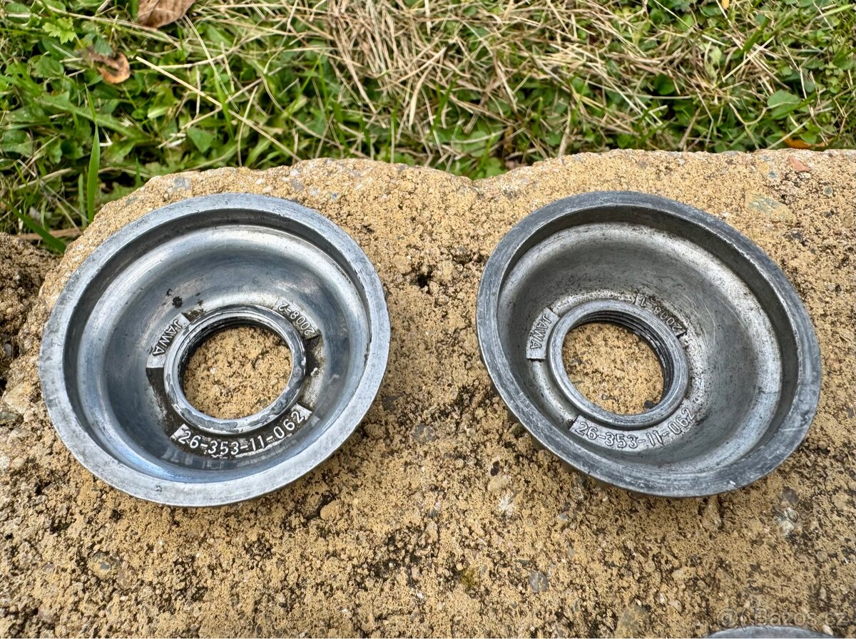 Jawa ČZ kyvacka, ČZ - matice krytu a kryt - 12