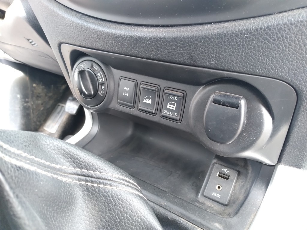 NISSAN NAVARA 2.3 dCi 120kW ČR,SERVISKA,MANUÁL,4X4 - 12