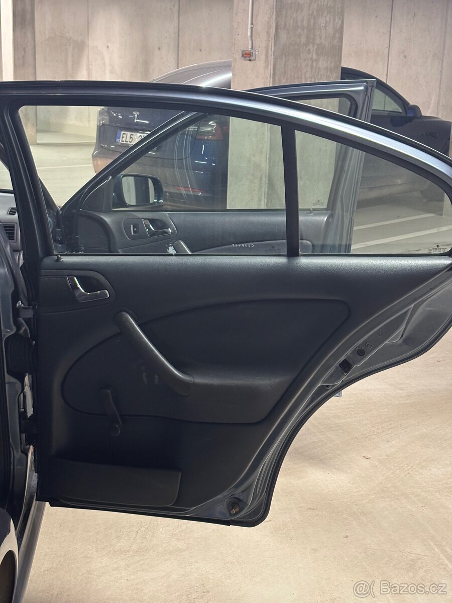 Škoda Octavia Tour 1.6 MPI - 12