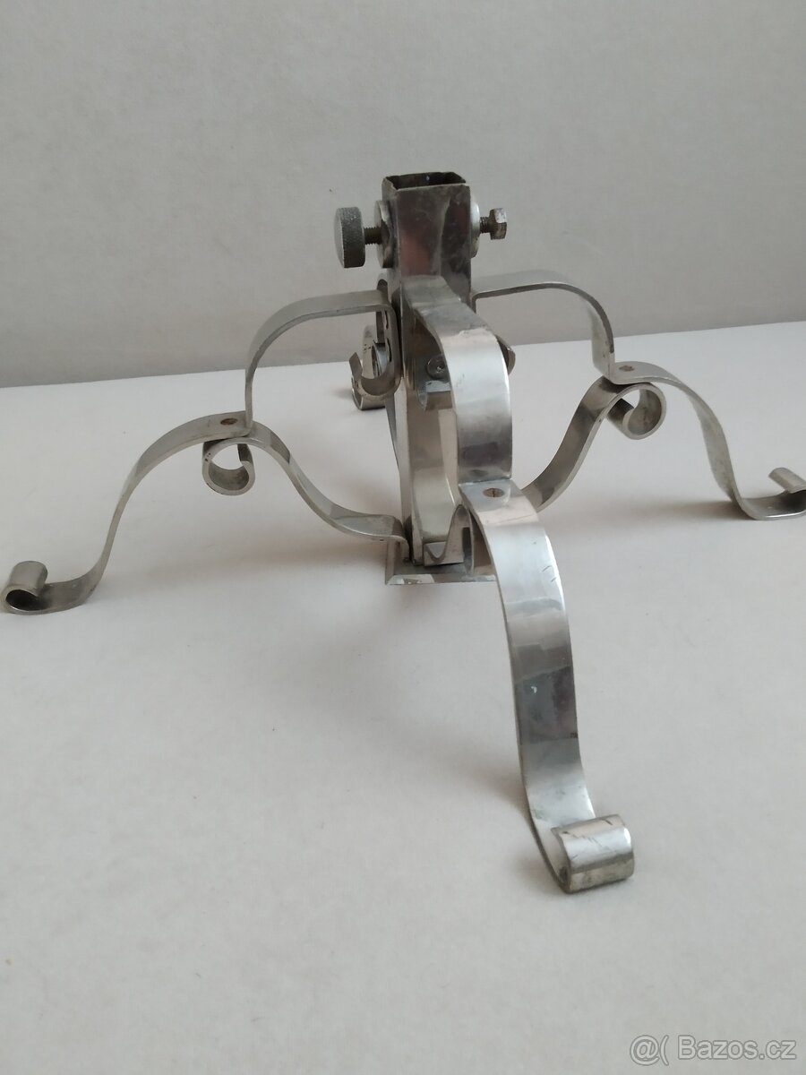 Starý kovový stojan - 12