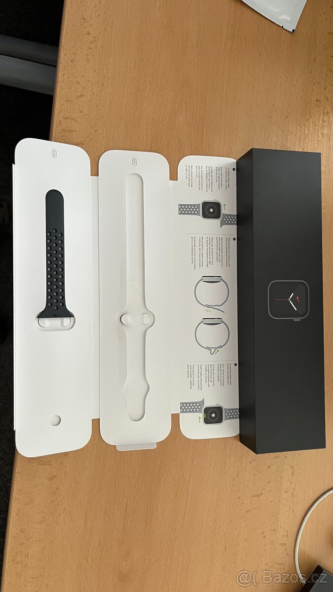 Apple Watch 5 Nike Edition 44mm - 12