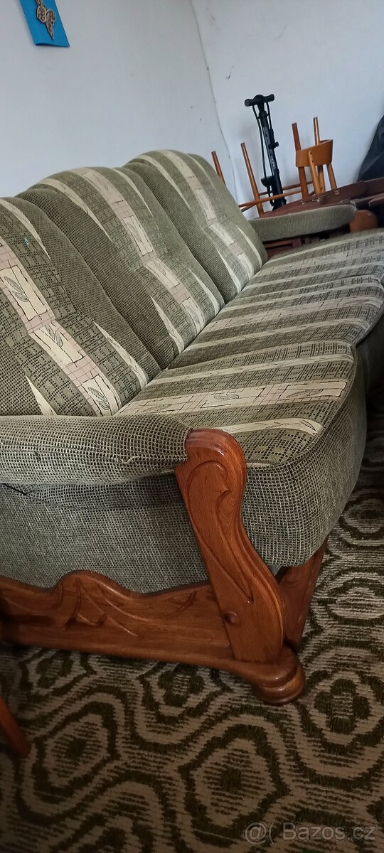 Velmi zachovalá sedací souprava i se stolkem - 12