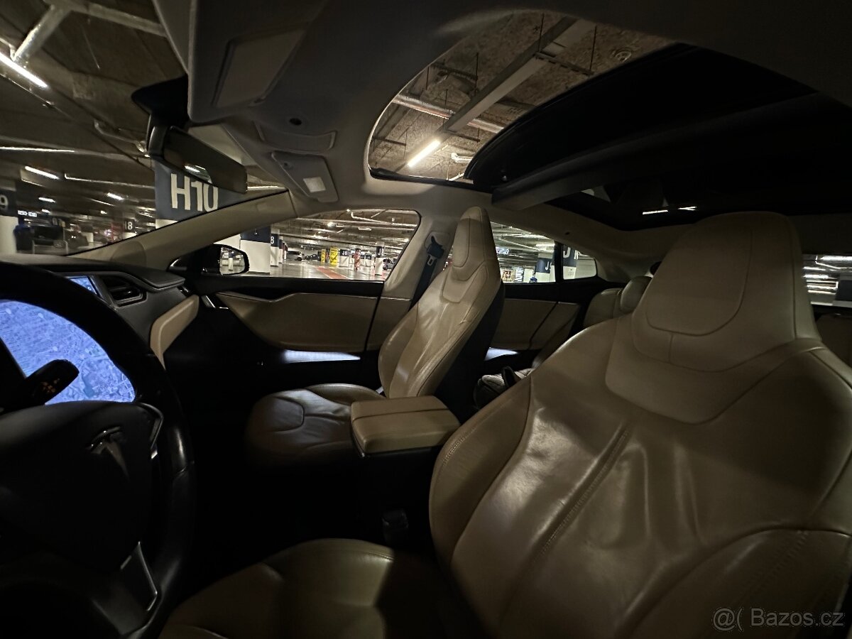 Tesla Model S - 12