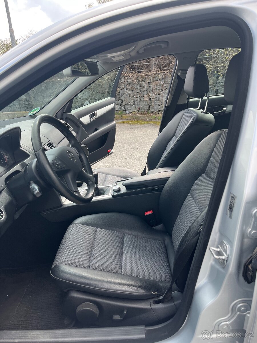 Mercedes Benz C180 - 12