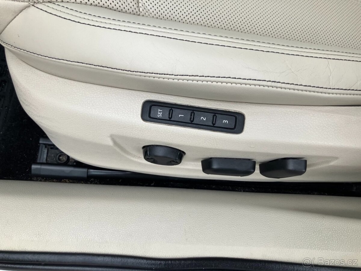 Škoda Superb combi 2.0TDI 110kW L&K /VYSOKÝ STUPEŇ VÝBAVY / - 12