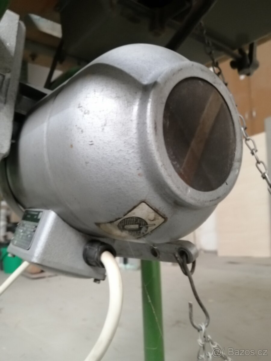 šicí stroj - Minerva - 12