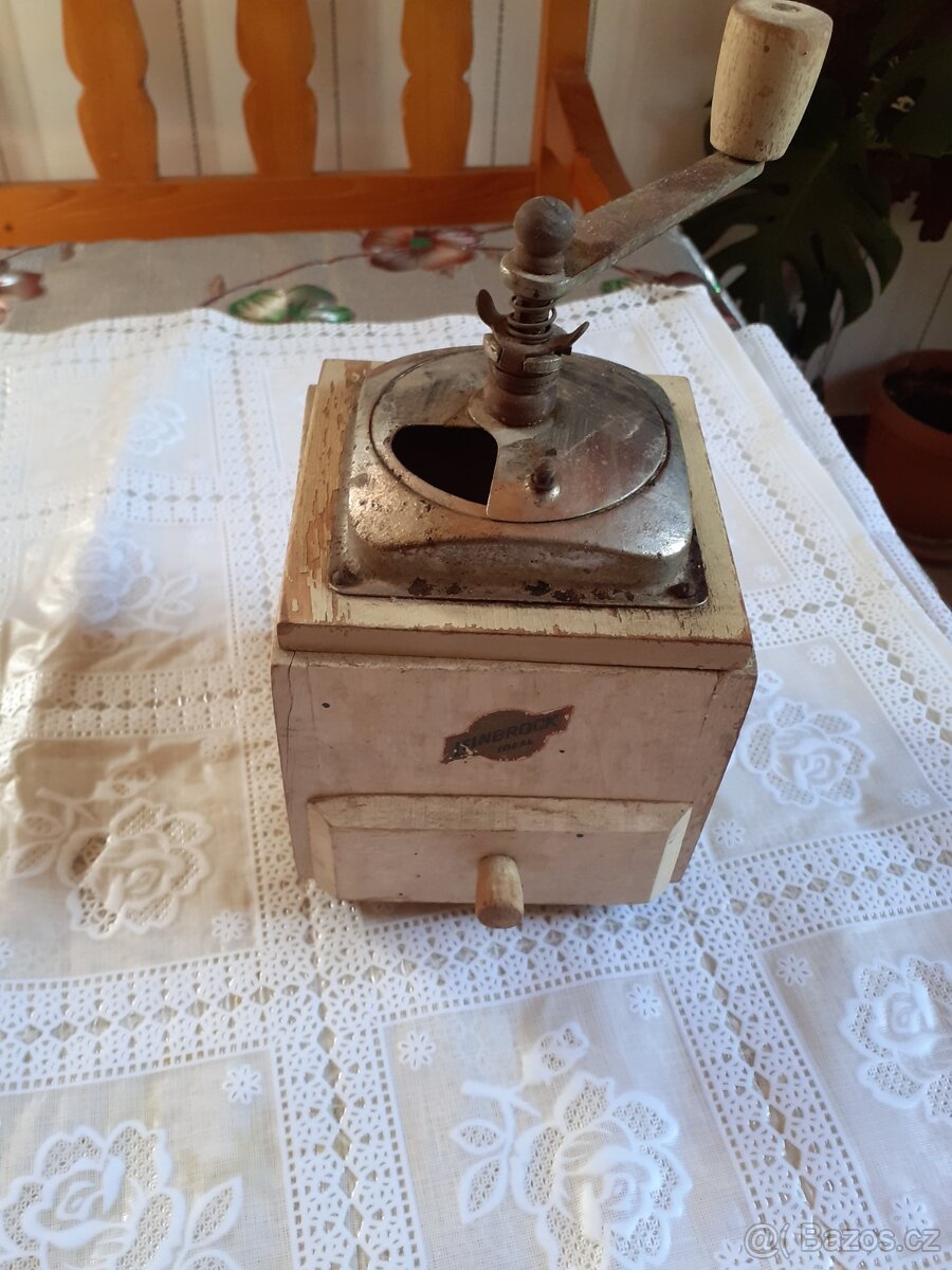 Starožitné odměrky, mlýnek leinbrock, stojan na ubrousky - 12