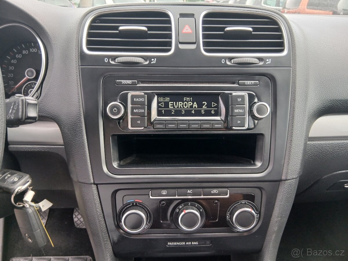 Volkswagen Golf, 1.6 TDI, bílá perleť - 12