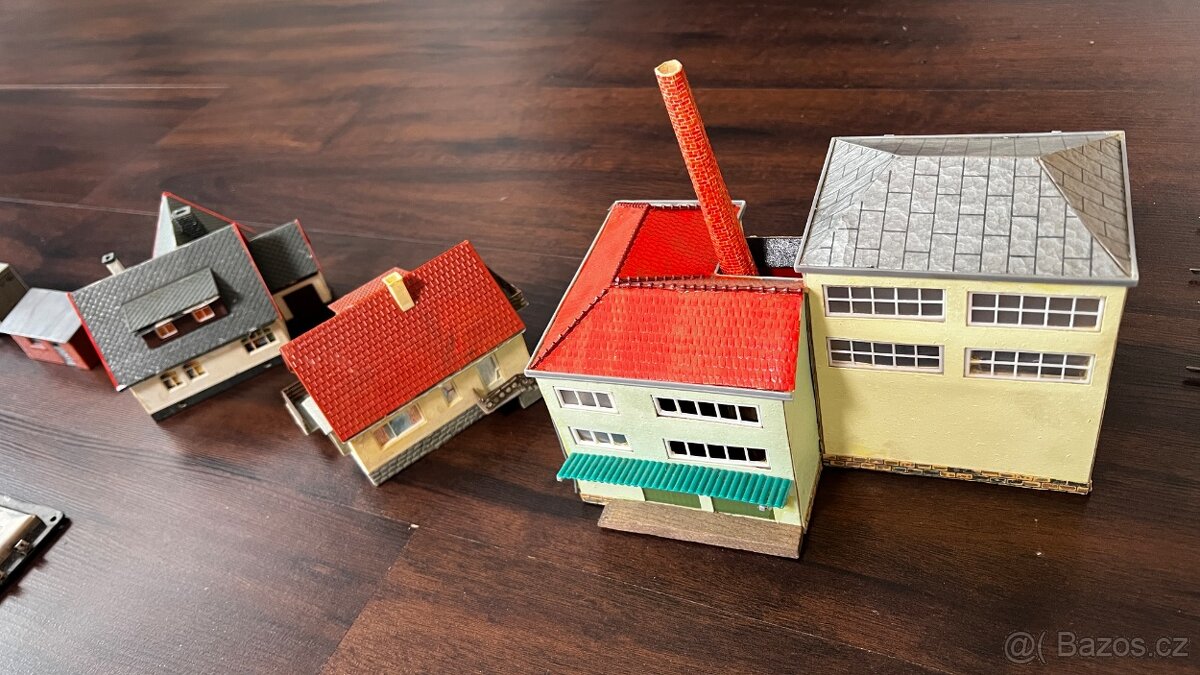 Železnice HO - vláčky, domečky, koleje - 12