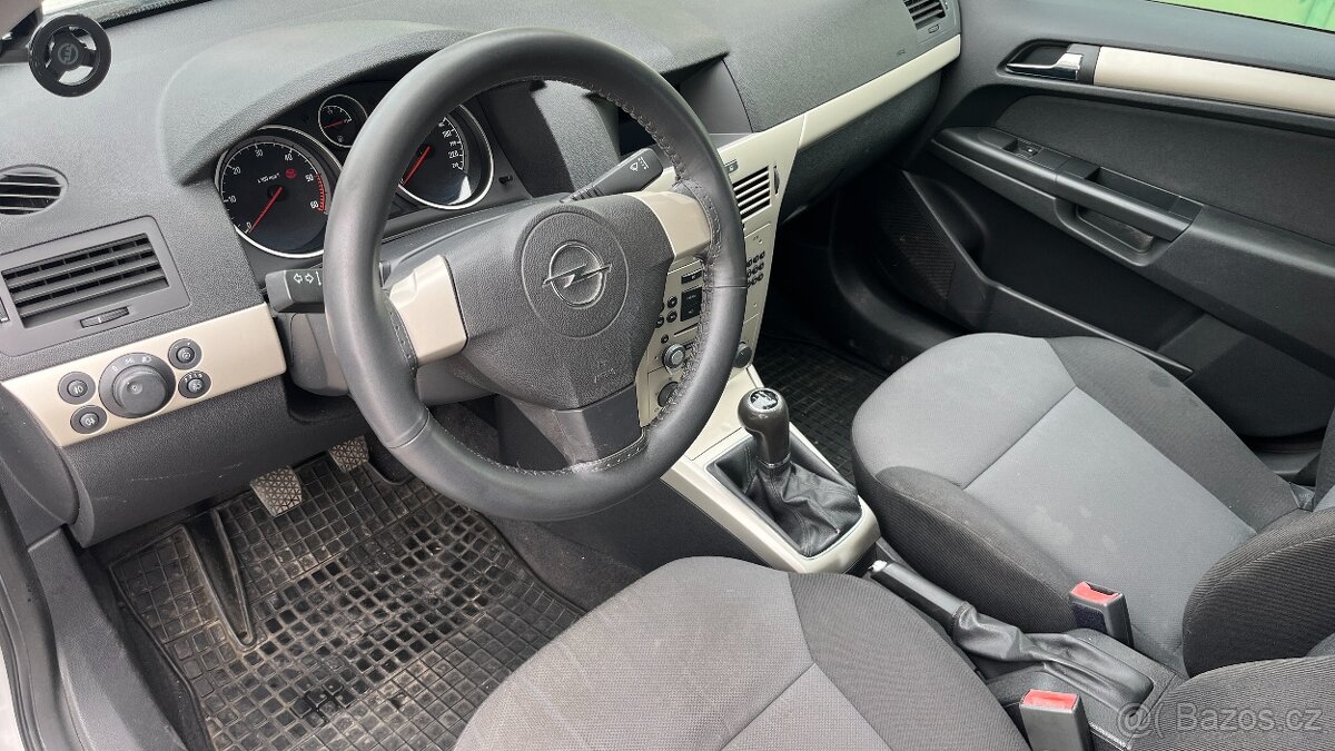 Opel Astra H Caravan - 12