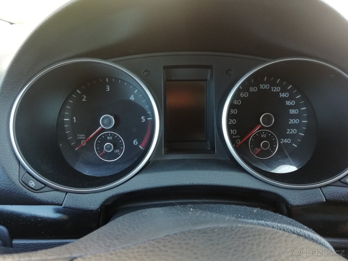 VW Golf 6 kombi 1,6 Tdi 77 kw - 12