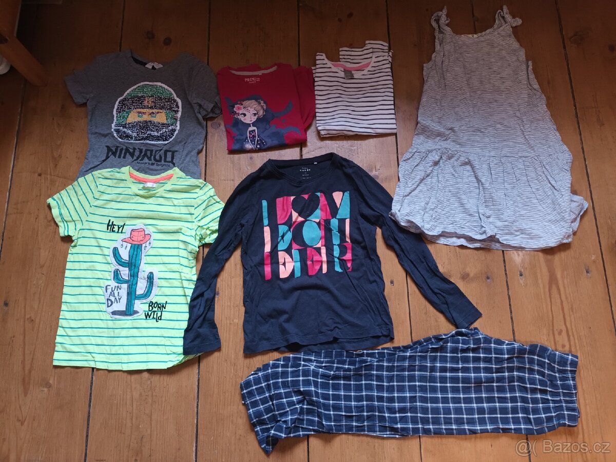 Dětské oblečení a boty, pro děti 3-12 let, víc než 150 kusů - 12