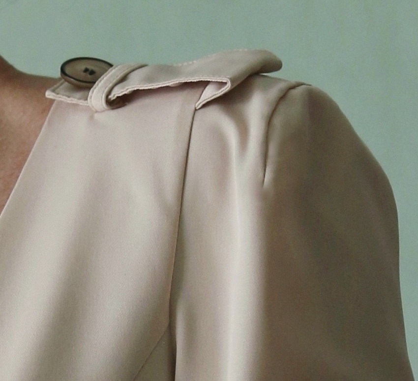 Zajímavá halenka s plisovanými zády vel.XS-34 - 12