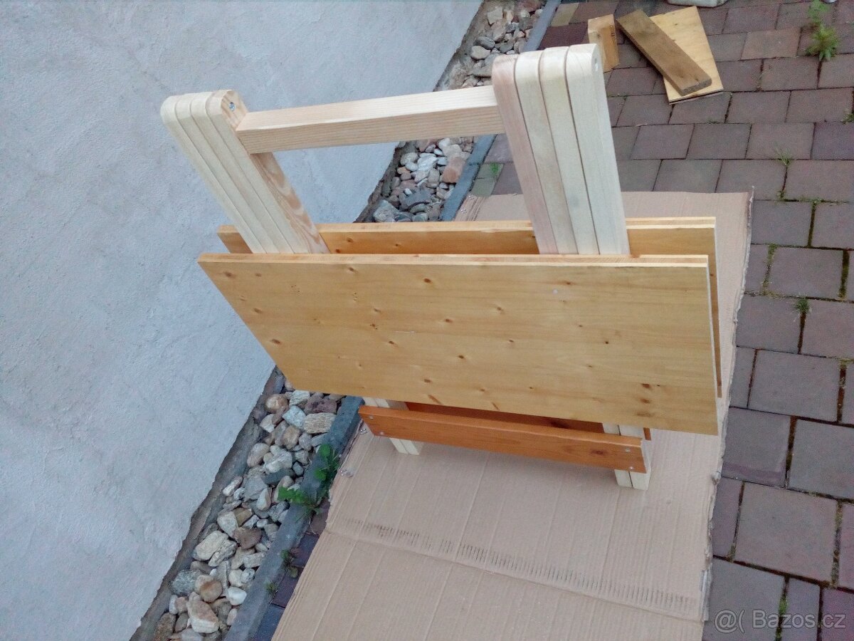 Prodám skládací stůl ze dřeva 75x80 - 12