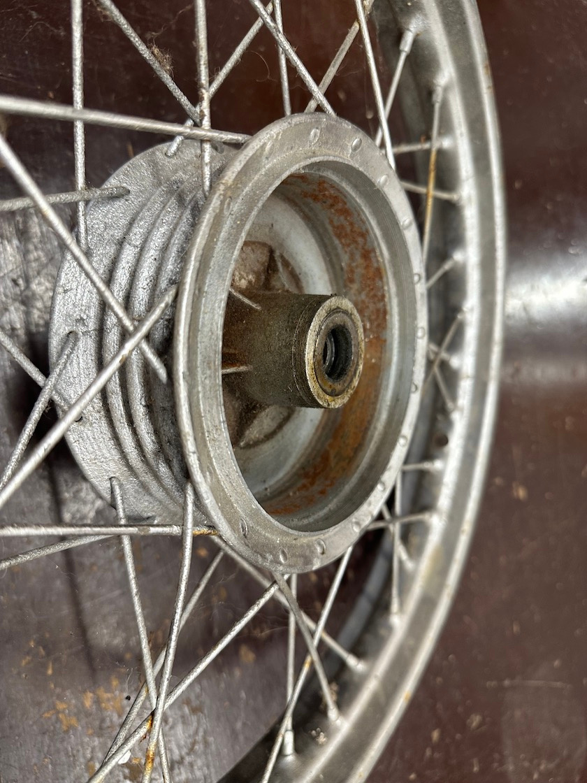 Predám kolo s plášťom, stred kola s ráfkem JAWA pionier 555 - 12