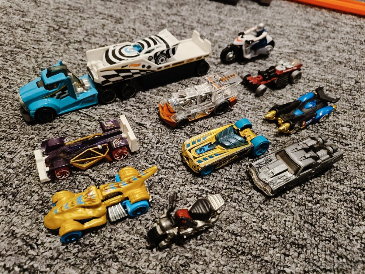 Auta hot wheels - 12