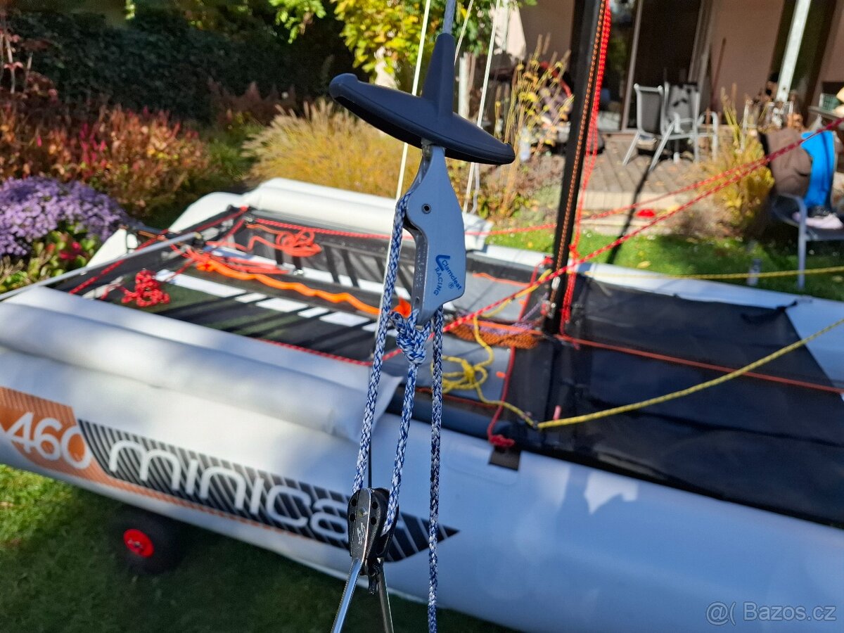 Katamarán Minicat 460 - 12