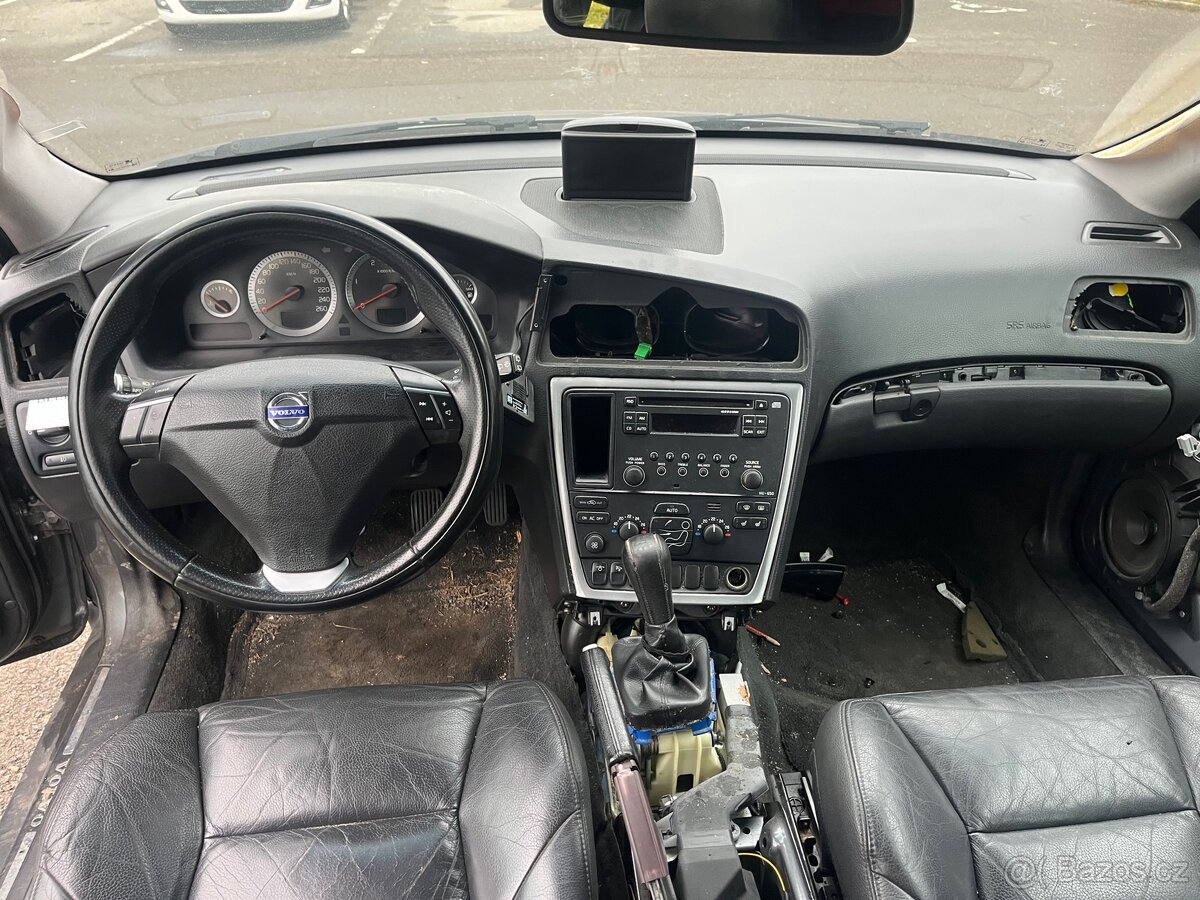 Volvo V70 2.4 D5 136 kW - náhradní díly - 12