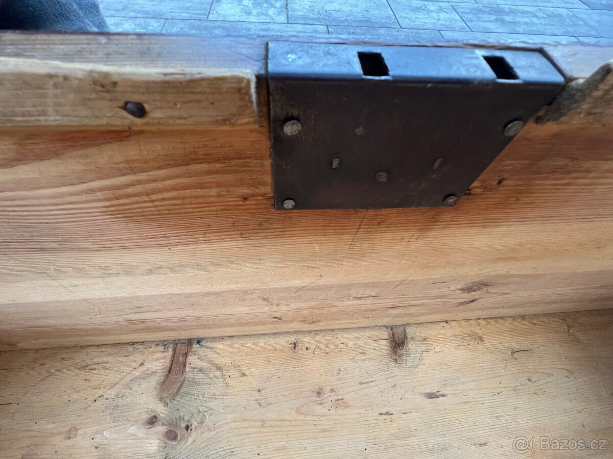 Dřevěná truhla stará - 12