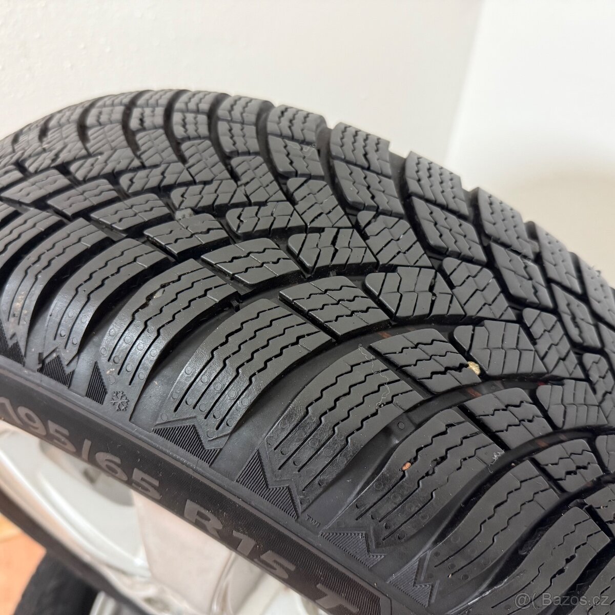 HYUNDAI/KIA 5x114,3 R15 ET45+ZIMNÍ 195/65R15 8,5mm - 12