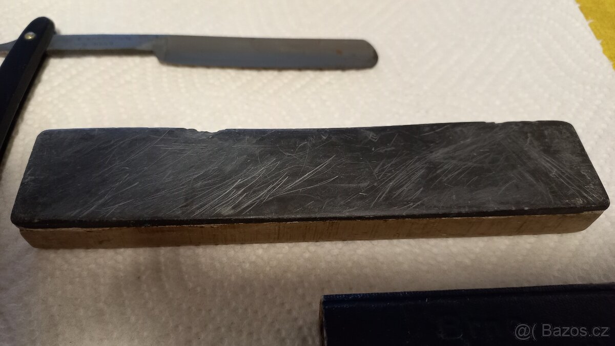 Starožitná břitva včetně pouzdra a brousku - 12