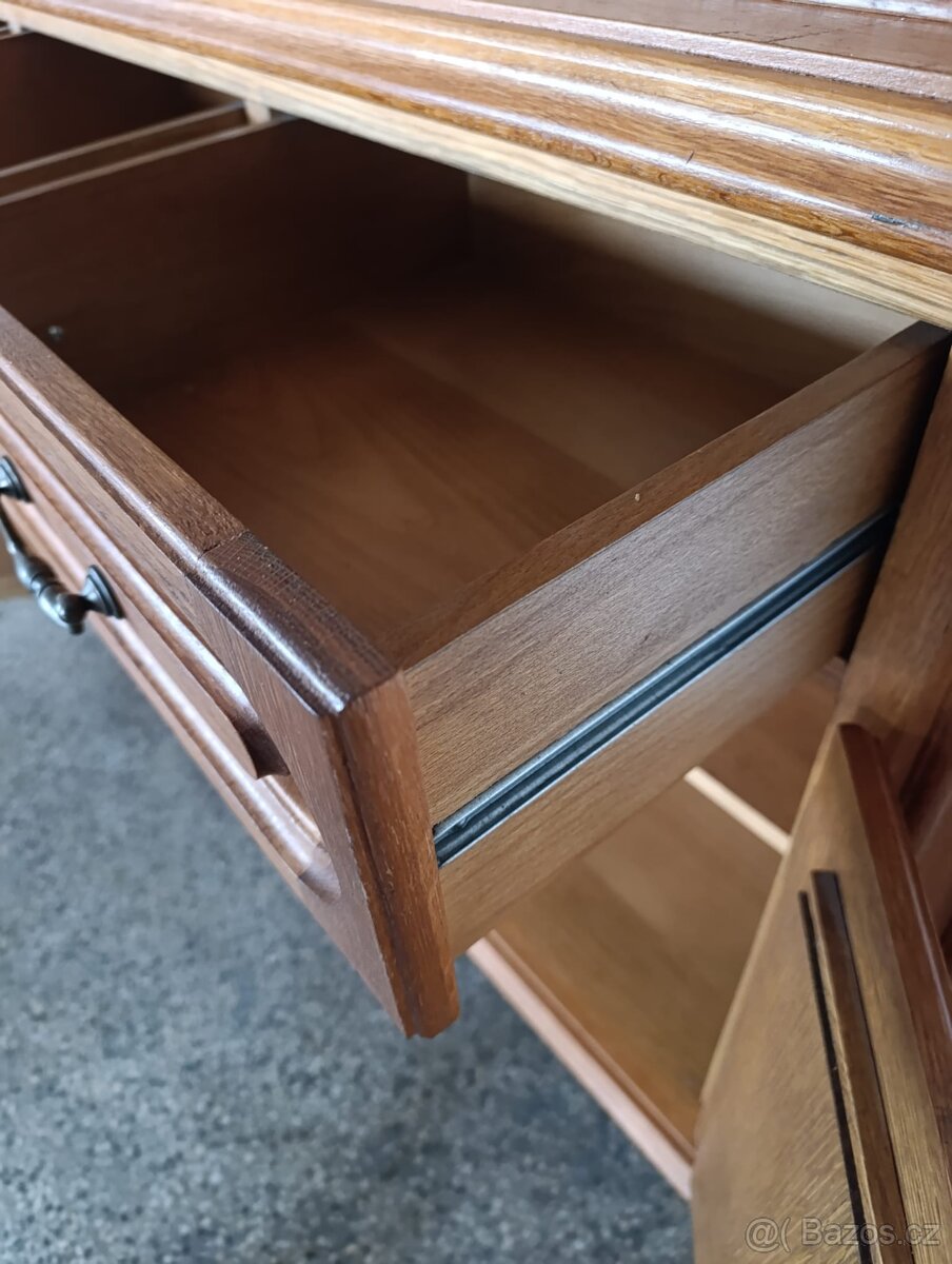 Rustikální kredenc, příborník s vitrínou, nábytek z masívu - 12