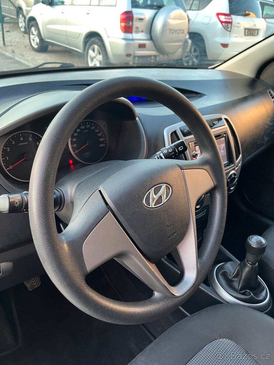 Hyundai i20 1.3 Benzin = Navi, r.v 2013, 96623km, Top Stav = - 12
