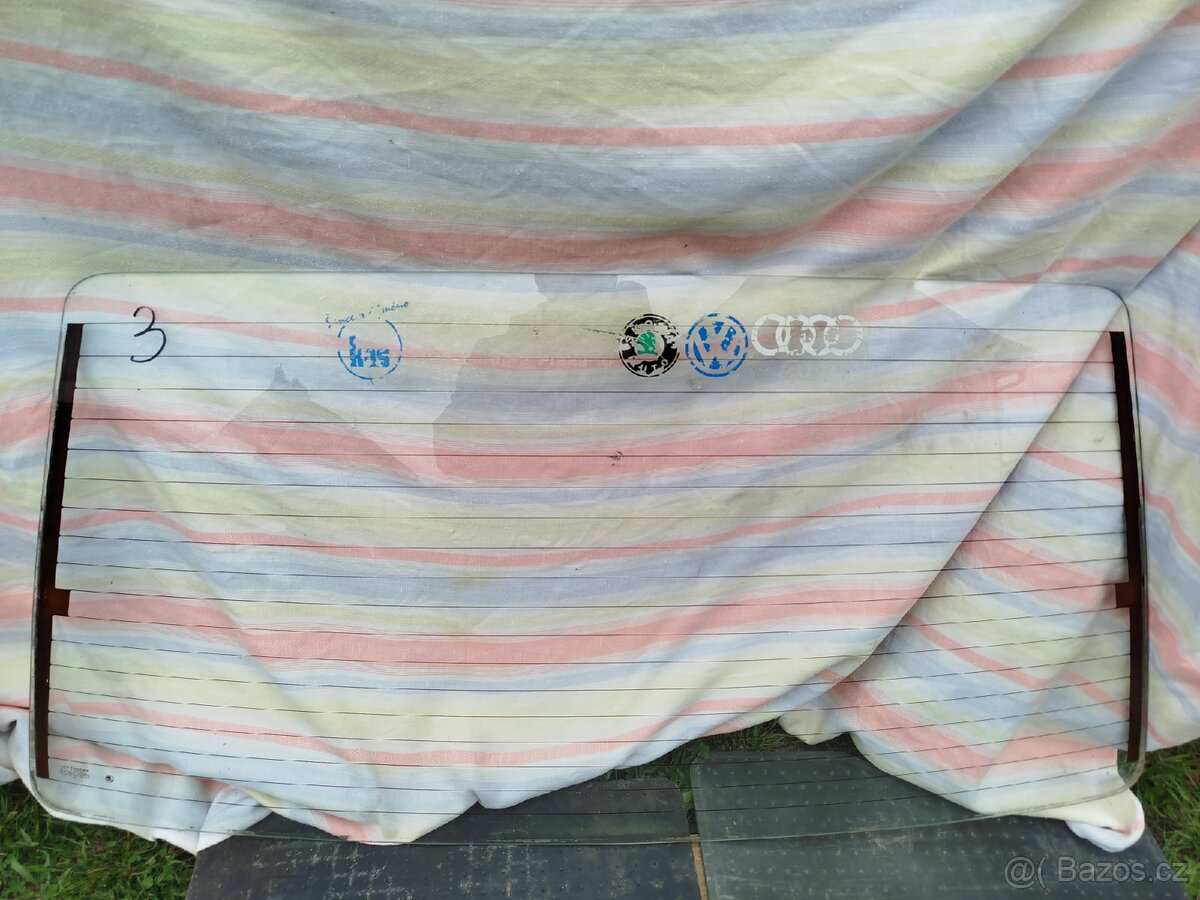 Škoda Felicie sklo kufru - 12