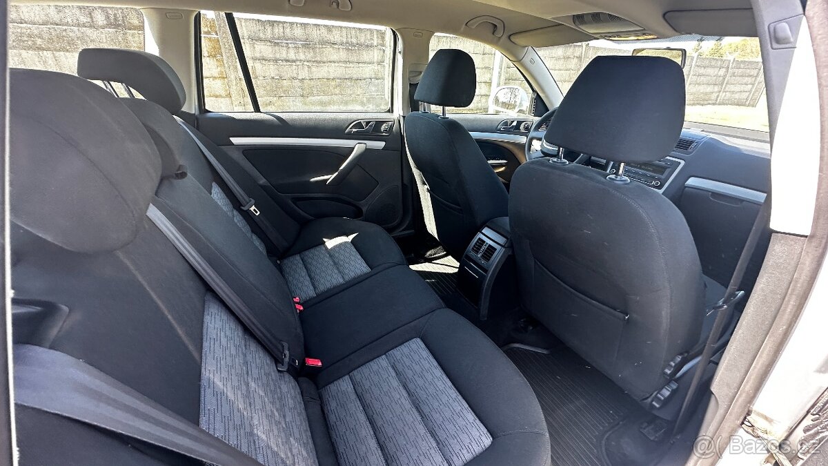 ŠKODA OCTAVIA 1.6 MPI - 12