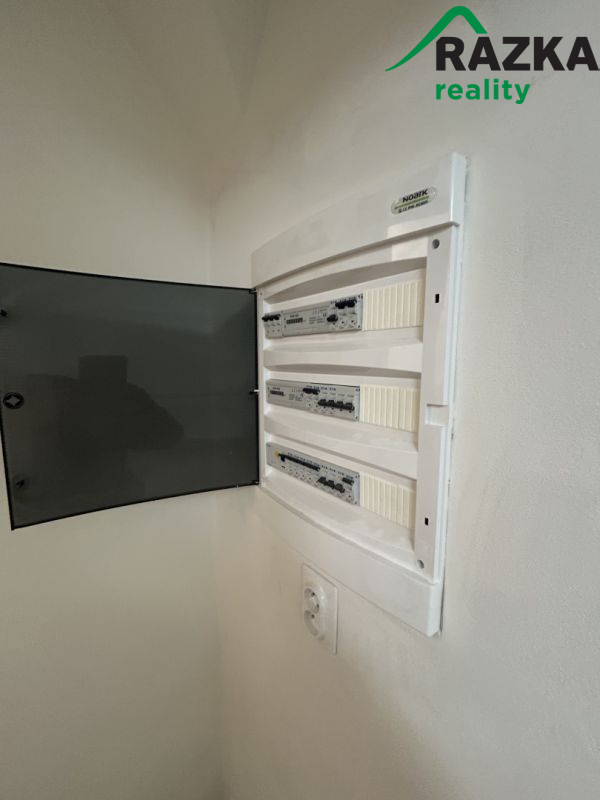 Pronájem komerčního prostoru v Plané - nám.... - 12