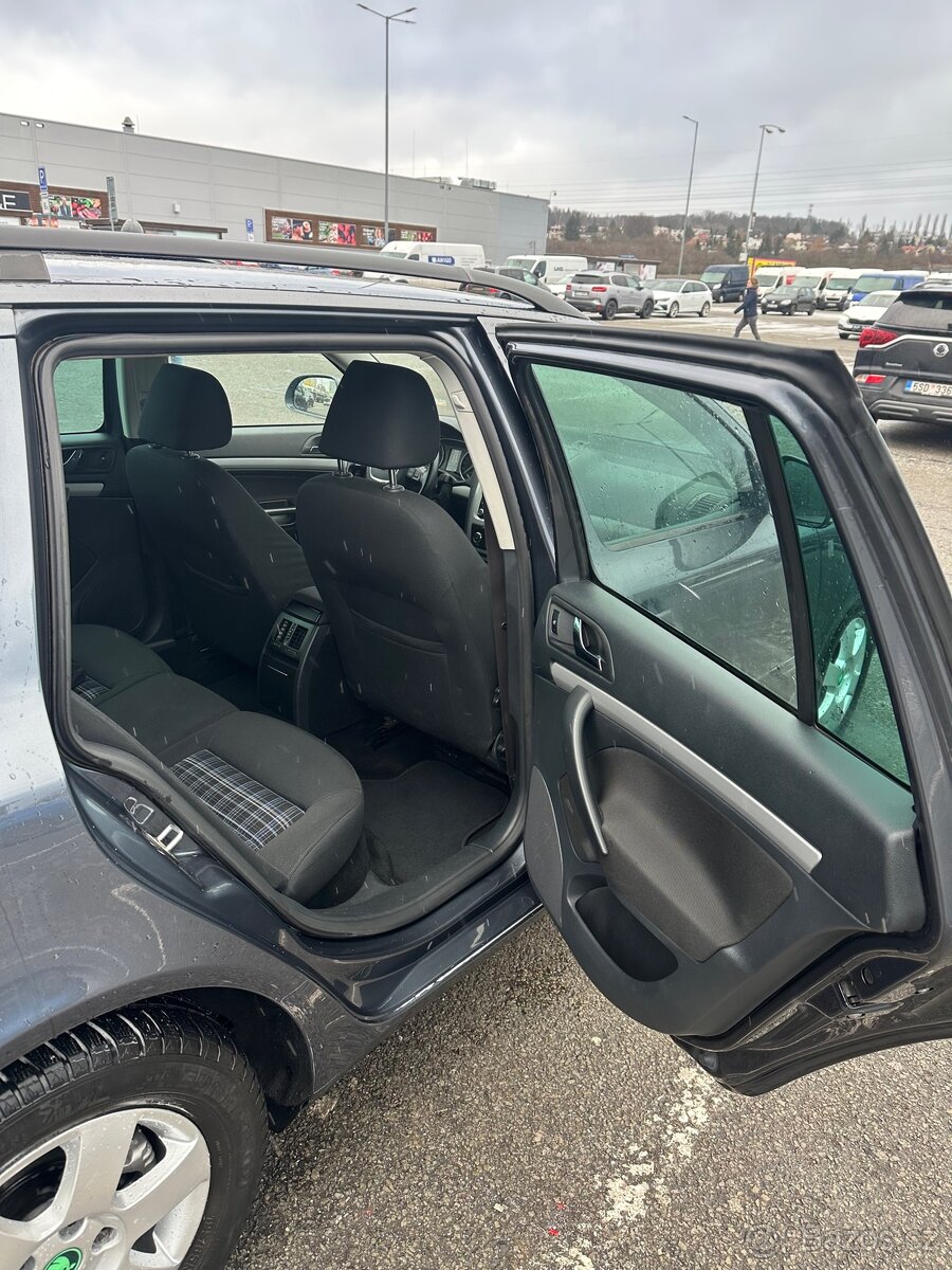 Škoda Octavia 2 facelift 1.6tdi 77kw rok 2012 - 12