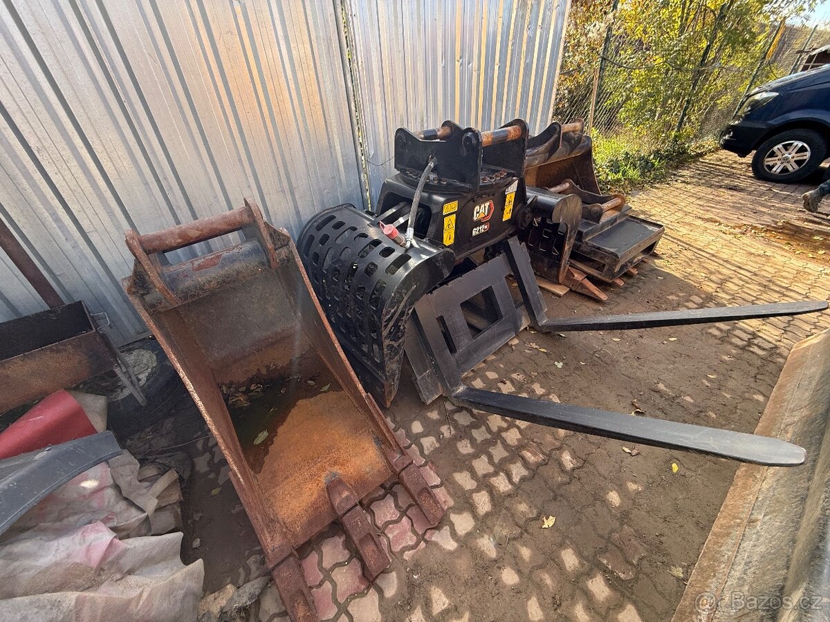 Caterpillar / Kolový bag / 2D / top stav / příslušenství - 12