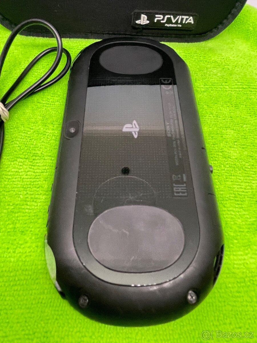 PS VITA PCH-2016 - 12