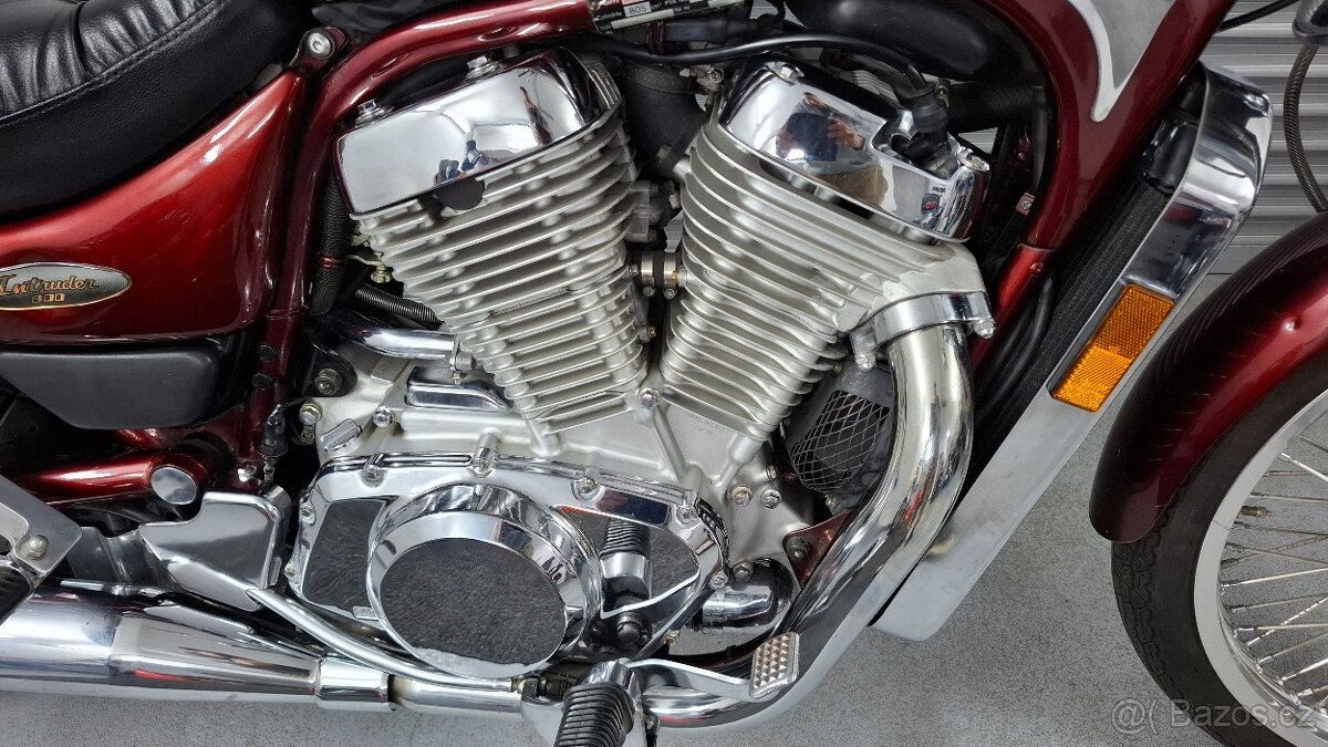 SUZUKI VS 800 INTRUDER - 12