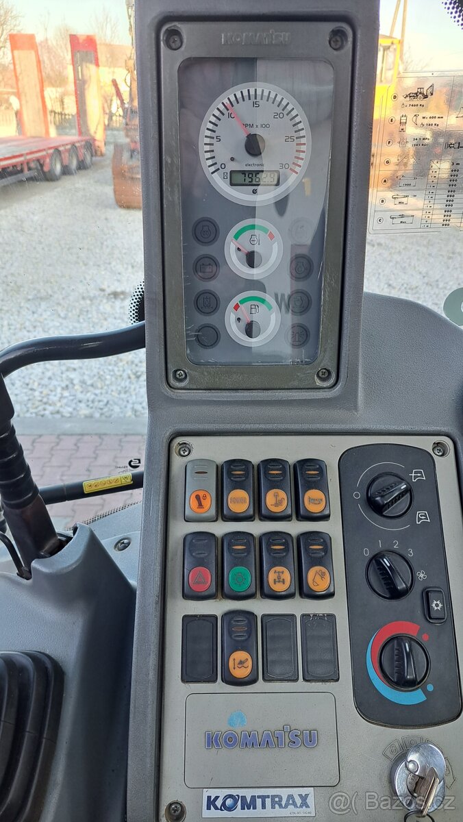 Traktorbagr Komatsu WB93R - 12