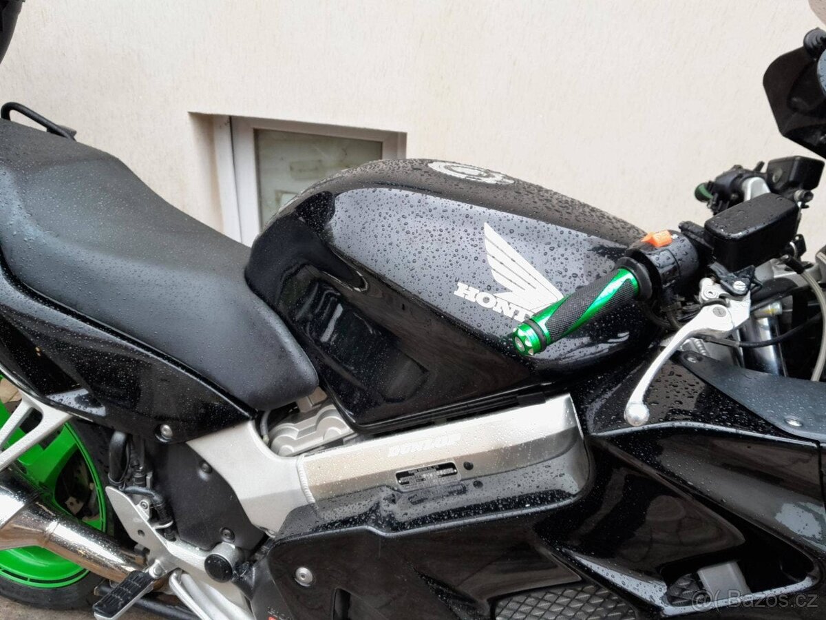 Honda VFR 800 FI, výborný stav, po velkém servisu, SLEVA - 12