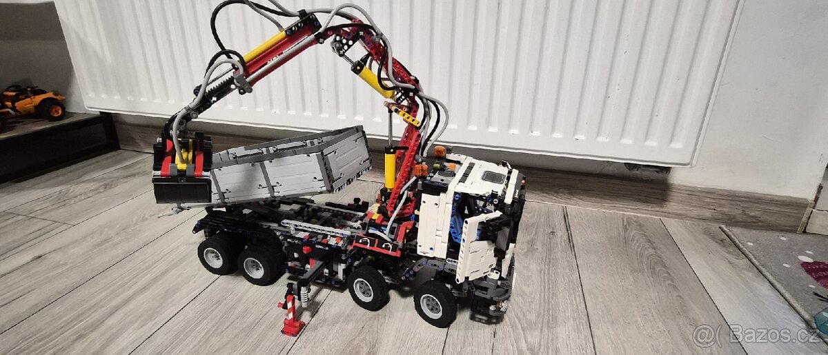 Lego TECHNIC Mercedes-Benz Arocs 3245 - 12