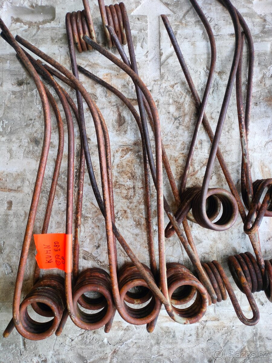 KUHN 280 SHRNOVAČ -- ruzné díly - 12