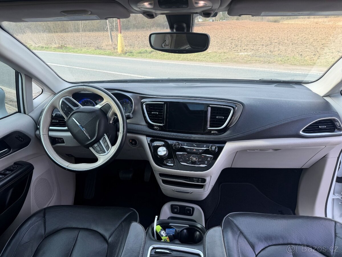 Chrysler Pacifica 3,6 RU Panorama Limited 2018 DPH - 12