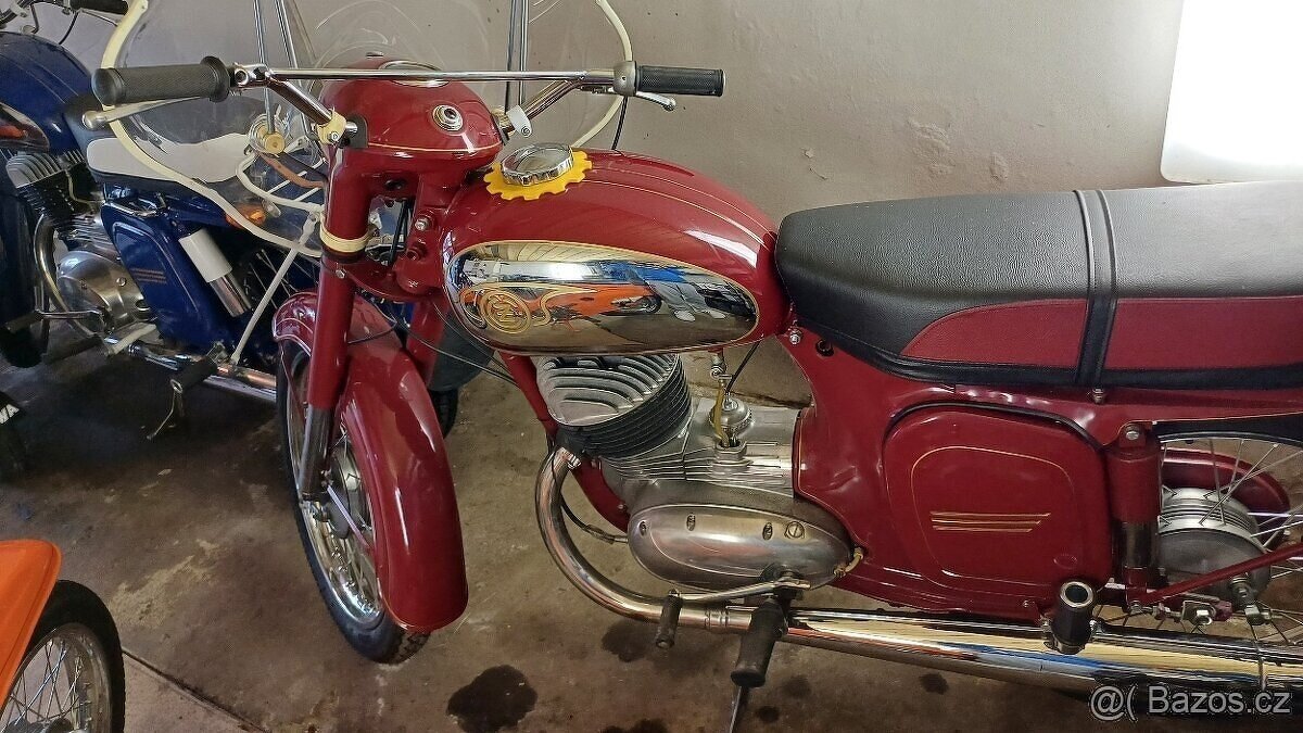 PRODÁM DĚDOVOU SBÍRKU MOTOREK - 12