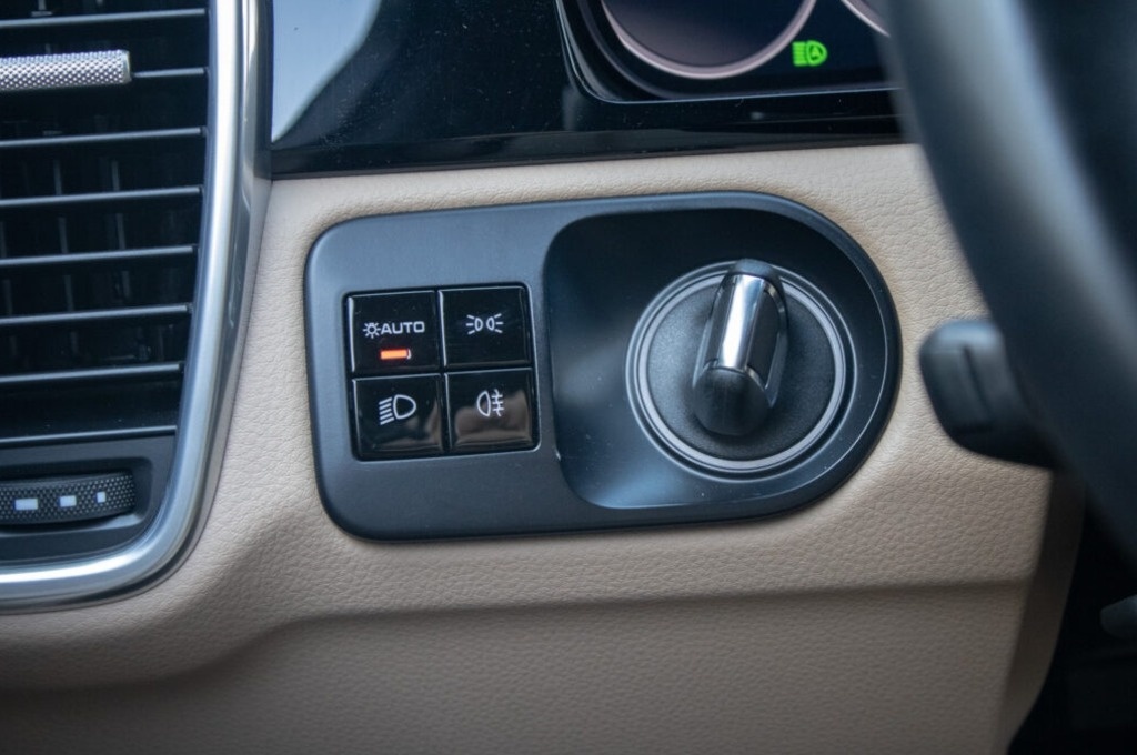 Porsche Cayenne 4x4 AT/8 - 12