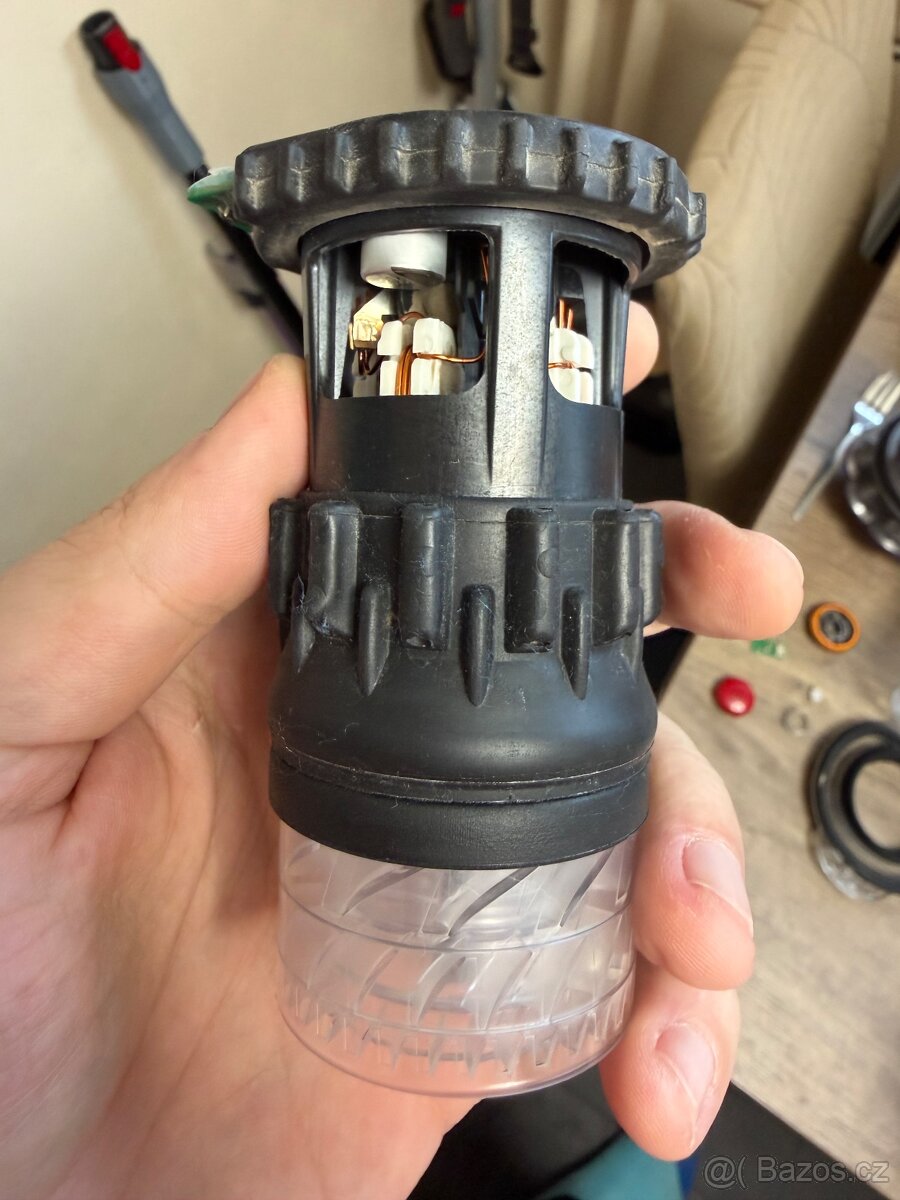 Čištění a Oprava vysavačů Dyson - 12